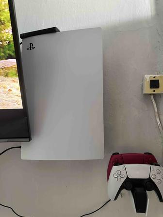 PlayStation 5 плюс 2 джойстика, зарядная станция, 9 дисков