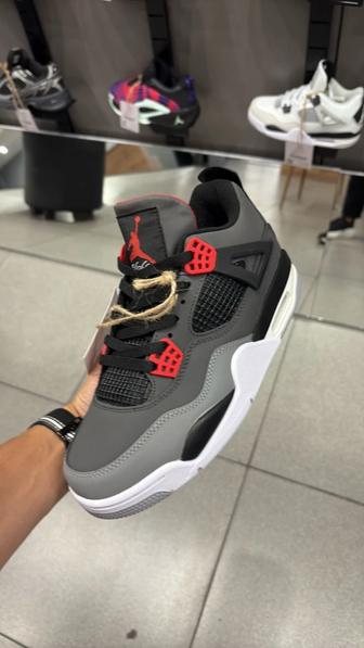 Nike Air Jordan 4