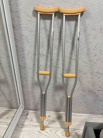 Продам костыли со встроенным устройством против скольжения
