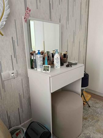 Продам косметический столик