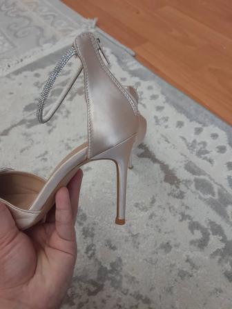 Продам женский туфли