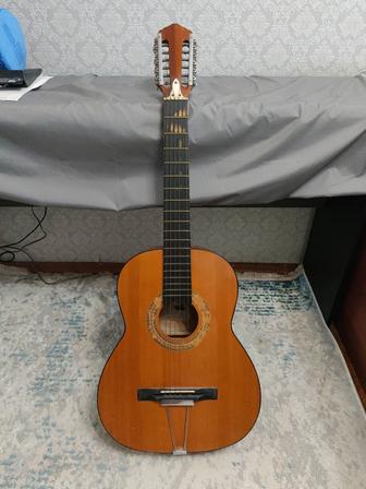 Гитара 12-ти струнная треснутая