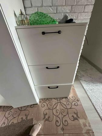 Продаю обувницу