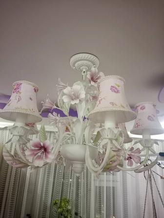 Продам люстру