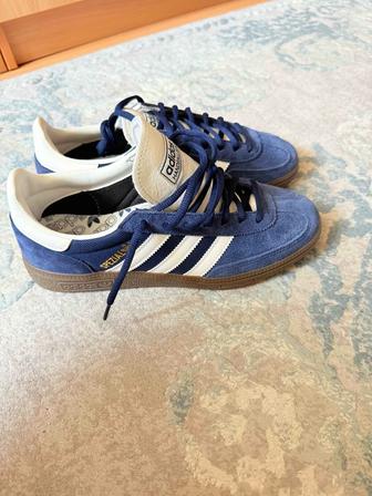 Продам кроссовки