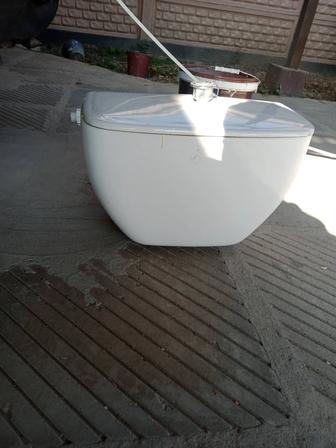 Бочок в комплекте и Крышка от бачка унитаза