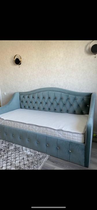 Продам кровать кровать 90/200