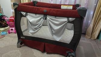 Продам кроватку-манеж Chicco