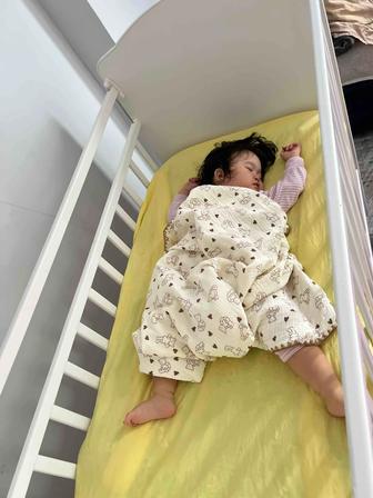 Кровать с маятниковым механизмом