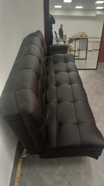 Продам офисные столы и стулья