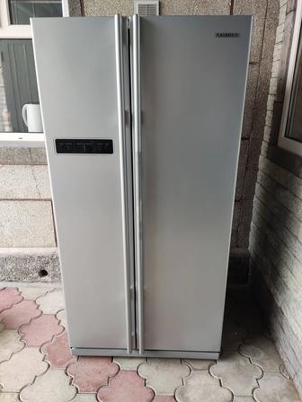 Холодильник Sibe-by-Side Samsung
