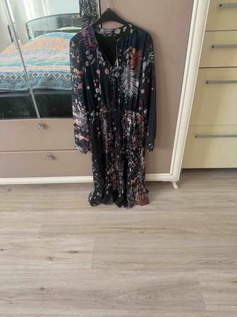 Продается платья б/у