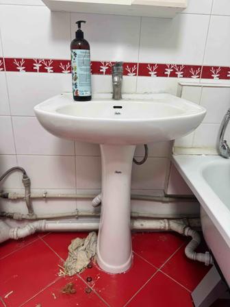 Продается сантехника раковина и унитаз