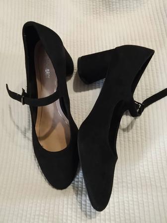 Продам женские туфли