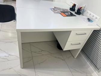 Стол для офиса и дома
