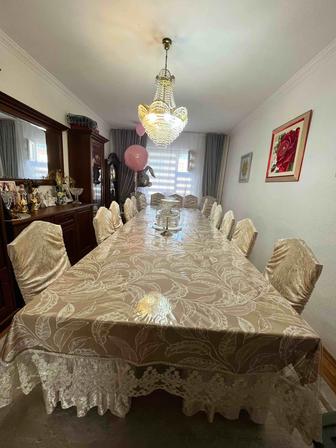 Стол большой со стульями