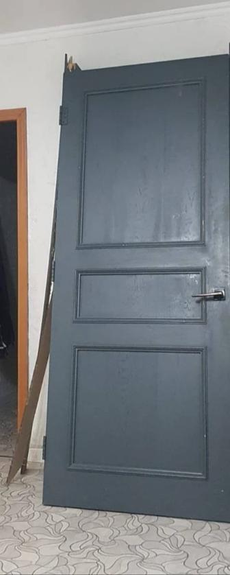 Дверь из чистотго дерева высота 220, ширина 90см, полный комплект б.у