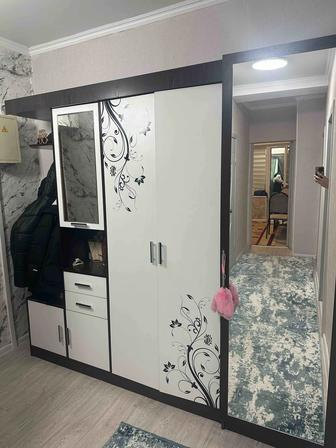 Продам шкаф в коридор
