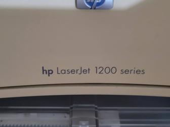 Лазерный принтер HP LaserJet 1200. 2 картриджа. Рабочий