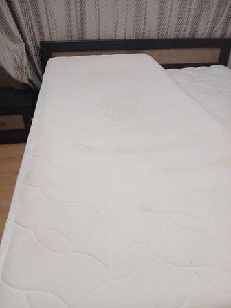 Продам матрас спальный бу. Размер 80 на 180. Белый .очень мягкий.