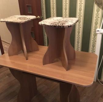Продам стол и 2 табуретки