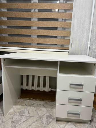 Стол компьютерный Зета белый парта