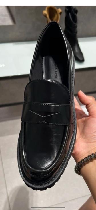 Лоферы charles keith