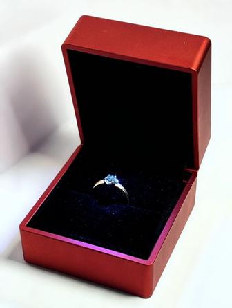 Продаю кольцо с бриллиантом