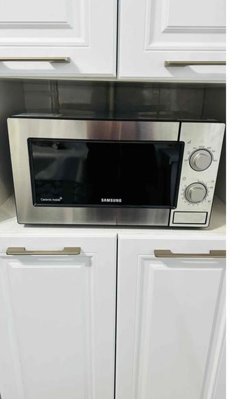Микроволновая печь Samsung ME81MRTB серебристый. Микроволновка