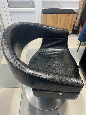 Парикмахерское кресло