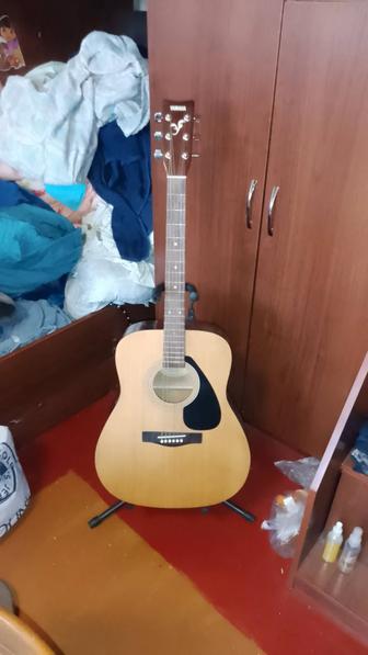 Продам гитару Yamaha F30