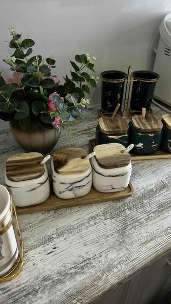 Набор для приборов и набор для специй