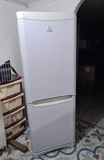 Продам холодильник бытовой двухкамерный