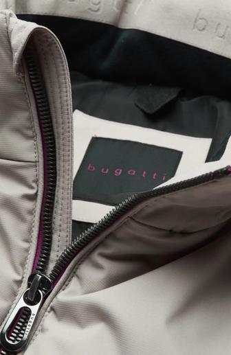 Bugatti Куртка стеганая светло-серая свободного кроя