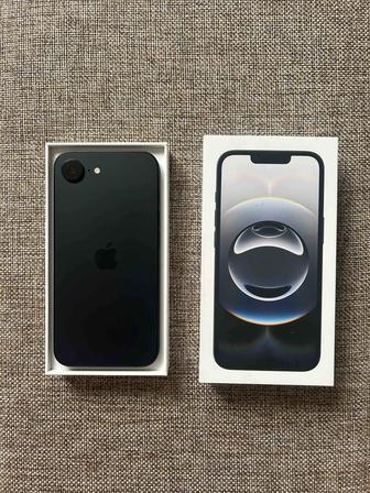 iPhone 16 e 128 GB в идеальном состоянии. акб 100% цикл 23 месяц телефону