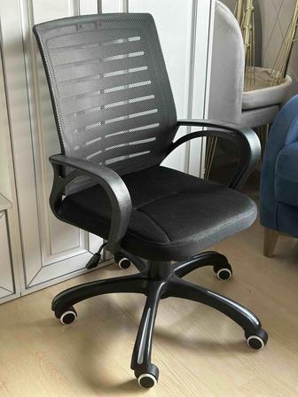 Компьютерное офисное кресло