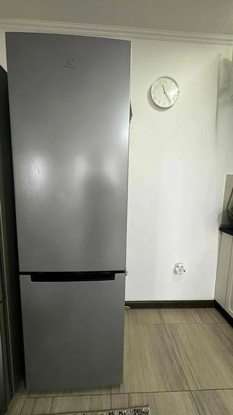 Продается холодильник Indesit в отличном состоянии.