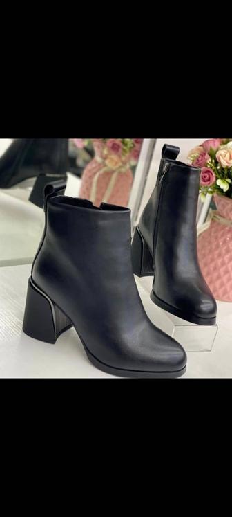 Зимние женские ботиночки, в нутри натуральный мех цигейка.