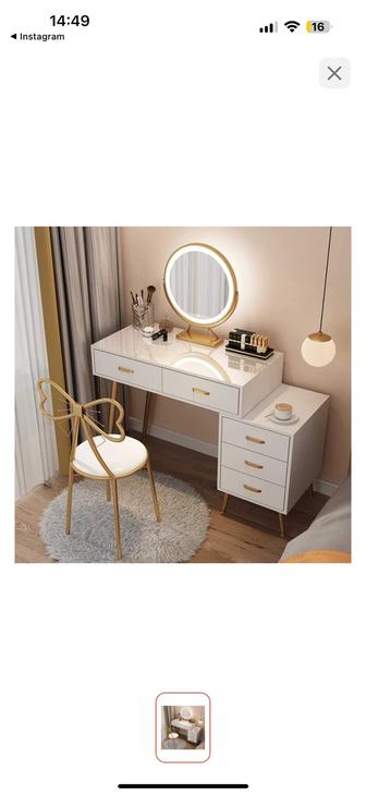 Продам туалетный столик