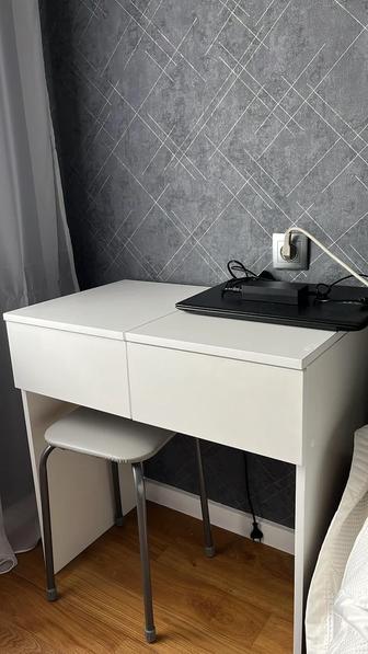 Туалетный столик