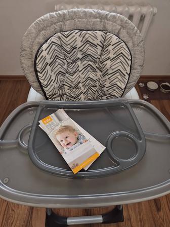 Продам стильный и удобный стульчик для кормления Joie!