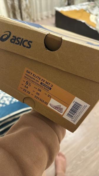 ASICS красовки