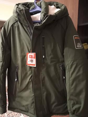 Продам зимнюю куртку