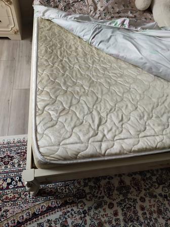 Отдам бесплатно матрас б/у в хорошем состоянии. 3 шт.