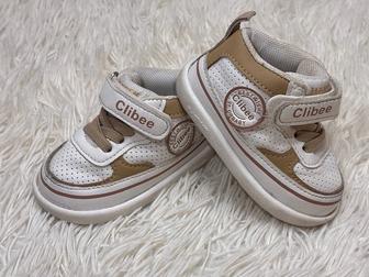 Стильные кроссовки для малыша