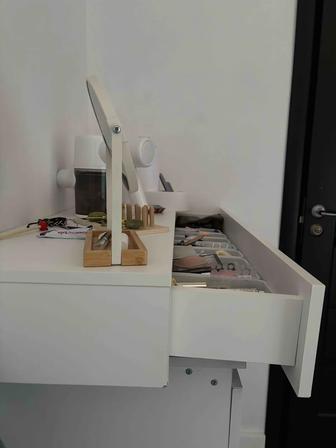 Продам туалетный столик