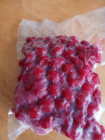 Вишня замороженная без косточек в вакуумной упаковке 400г