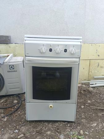 Продам газ плиту flama