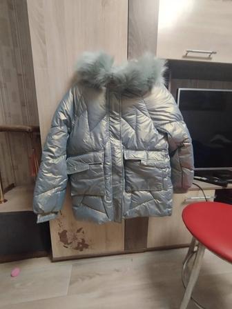 Продаю куртку женскую новую