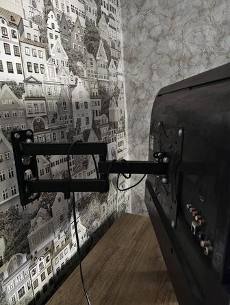 Продам кронштейн к телевизору 32 дюйма размер крепления 200х200мм.